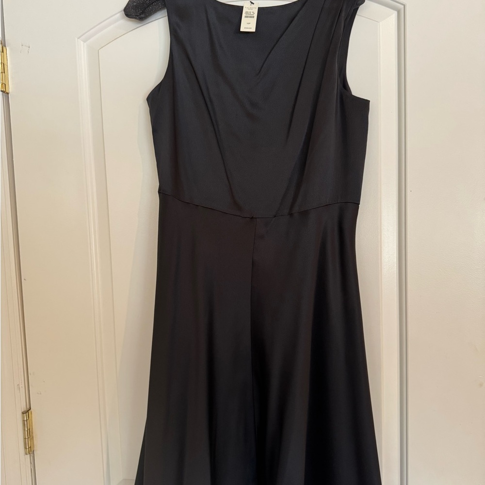 Elegant Black Sleeveless SILK Petite 10 Dress